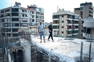 Le Père de Rémur sur le chantier du futur séminaire.