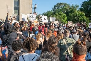 Rassemblement, le 30 mai 2020, suite à la mort de George Floyd.