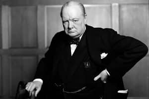 Winston Churchill lui-même est dans le collimateur des épurateurs.