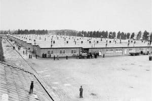 La baraque des prêtres, à Dachau (1933-1945) a hébergé 2720 prêtres de toutes confessions, dont 95% d’entre eux étaient catholiques