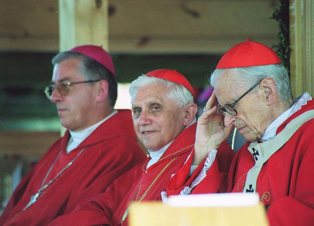 1280px-ratzinger_szczepanow_2003_5_modified.jpg