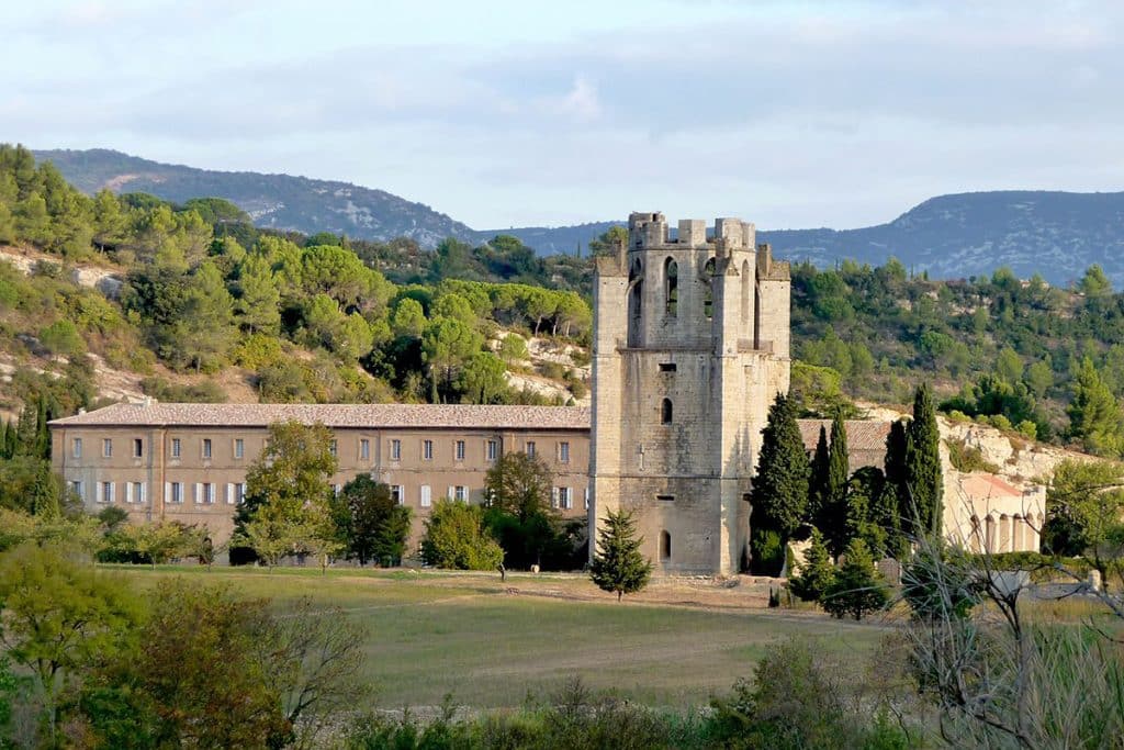 L'abbaye de Lagrasse ou Frédéric Beigbeder a passé « trois jours et trois nuits ».