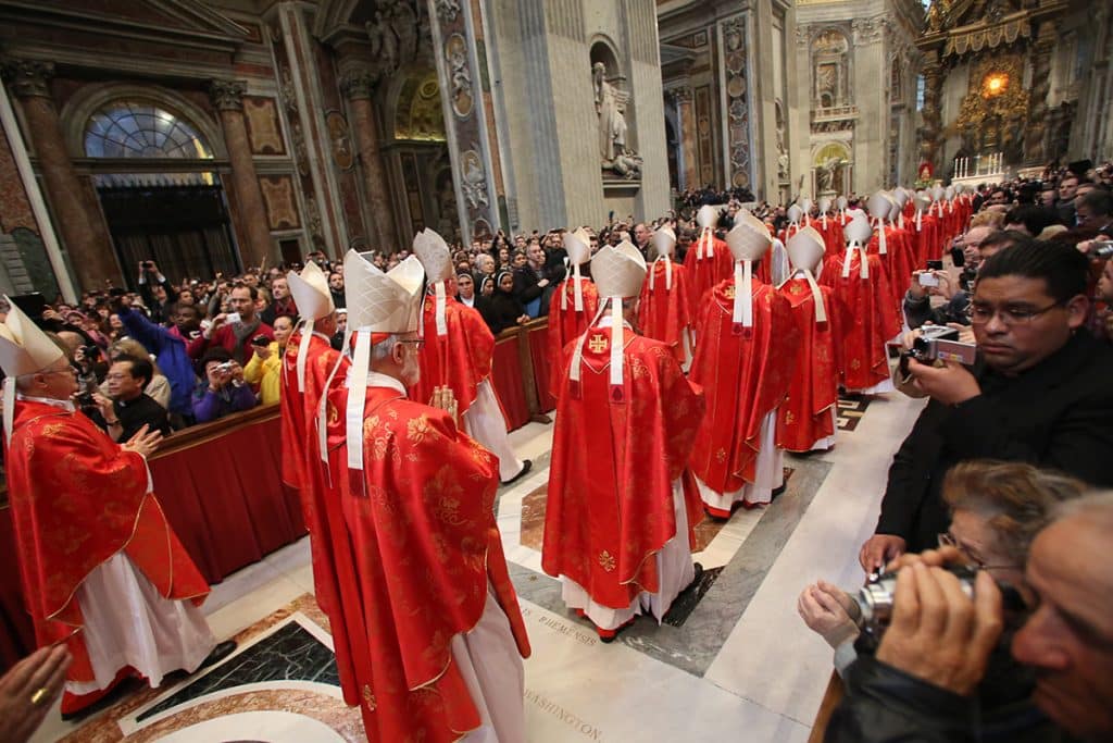 Cardinaux lors de l'ouverture du conclave, 12 mars 2013.