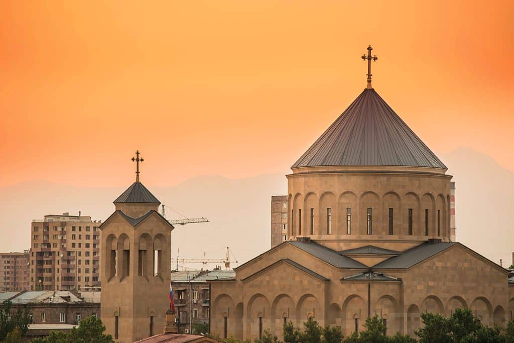 église d’Arabkir, à Erevan. La situation géographique de l’Arménie, coincée entre la Russie, l’Azerbaïdjan, la Turquie et l’Iran, explique en partie les malheurs du peuple arménien.