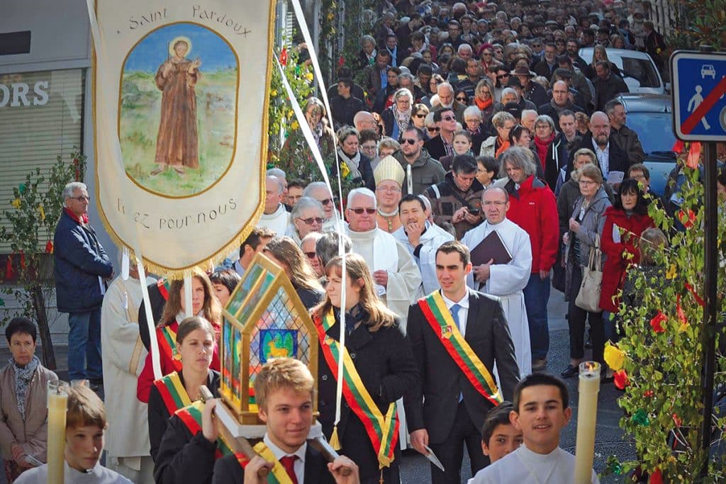 Ostension de saint Pardoux, en 2016. « Les pèlerins ont le sentiment de se rapprocher de Dieu. »