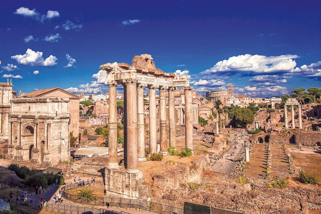 Ruines du forum romain. Le polythéisme des Grecs ne suffisait pas à combler les aspirations morales et spirituelles des Romains.