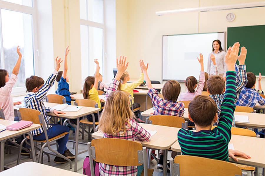 « Une école est un lieu où des professeurs enseignent à des enfants par un acte de transmission, sous la conduite d’un directeur qui veille à la réalisation de ce bien commun. »