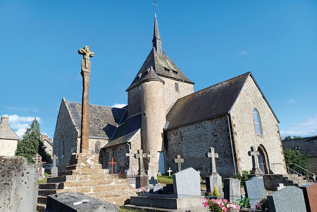 Grâce aux Priants des campagnes, l’église de Vaucé, en Mayenne, a retrouvé la prière du chapelet, l’adoration eucharistique et la messe une fois par mois.