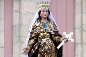 Statue de sainte Rosalie lors d’une procession à Centuripe, Sicile.