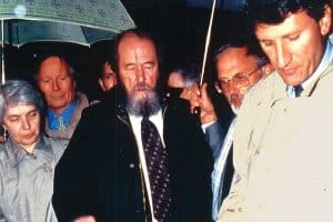 Alexandre Soljenitsyne et Philippe de Villiers, en 1993. « La Révolution voulait établir un monde sans Dieu. »