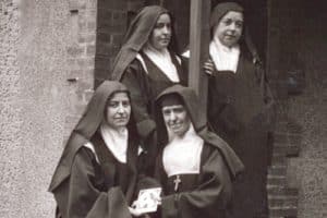 Léonie et trois de ses sœurs : Pauline, Céline et Marie.