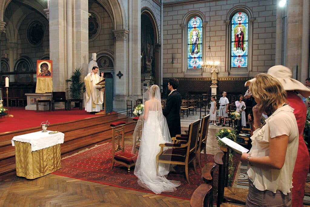 Mariage en l'église Saint-Ambroise.